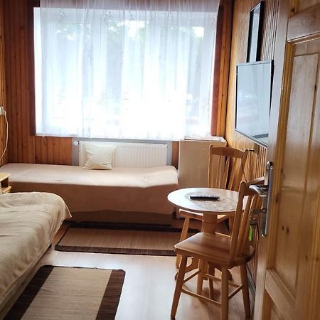 "U Izy" Pokoje Goscinne I Przyczepy Campingowe Mielno  Extérieur photo