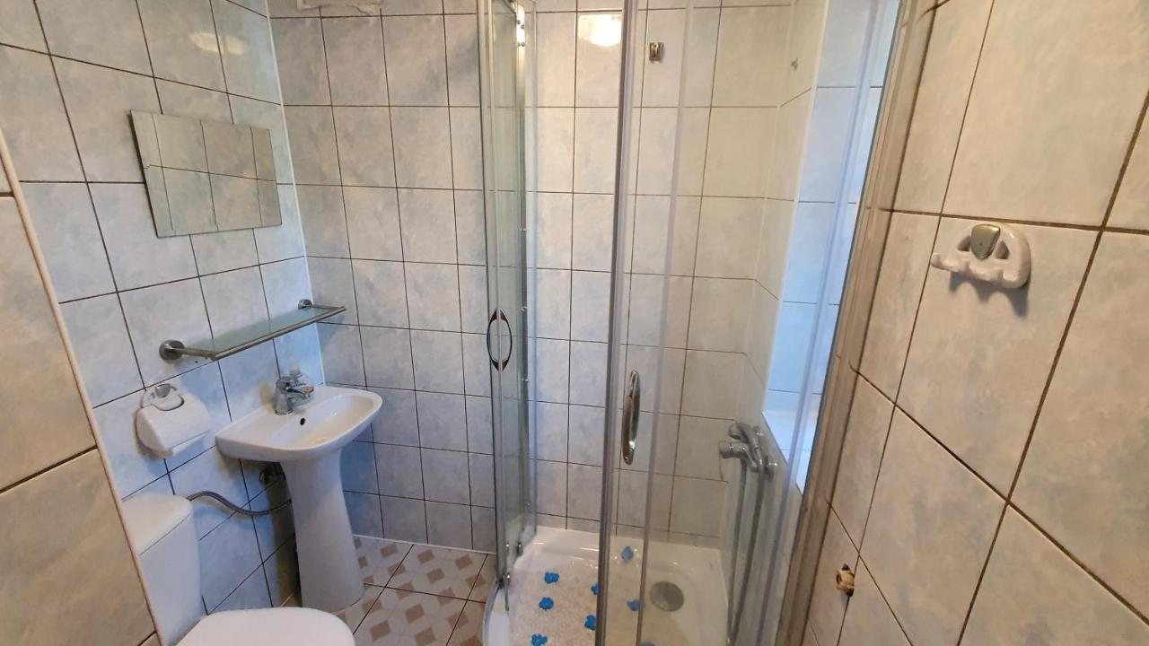 "U Izy" Pokoje Goscinne I Przyczepy Campingowe Mielno  Extérieur photo