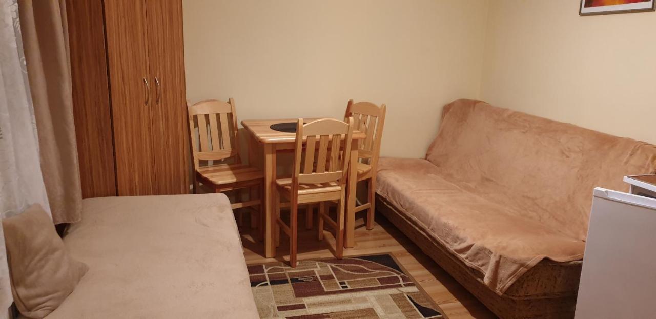 "U Izy" Pokoje Goscinne I Przyczepy Campingowe Mielno  Extérieur photo