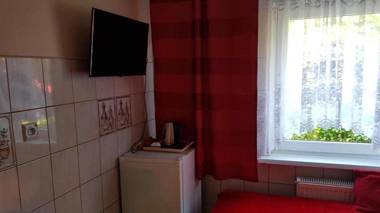"U Izy" Pokoje Goscinne I Przyczepy Campingowe Mielno  Extérieur photo
