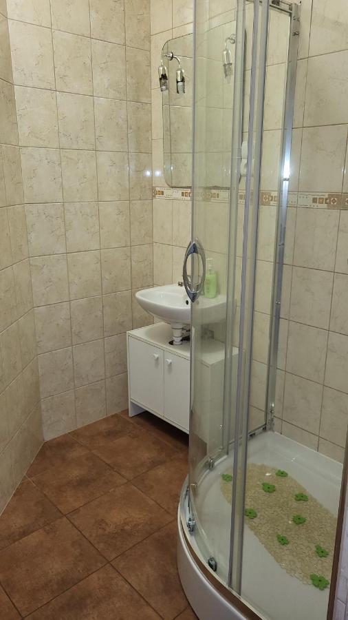 "U Izy" Pokoje Goscinne I Przyczepy Campingowe Mielno  Extérieur photo