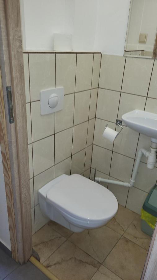 "U Izy" Pokoje Goscinne I Przyczepy Campingowe Mielno  Extérieur photo